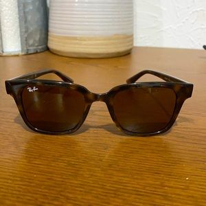 Ray-Ban Womens sunglasses